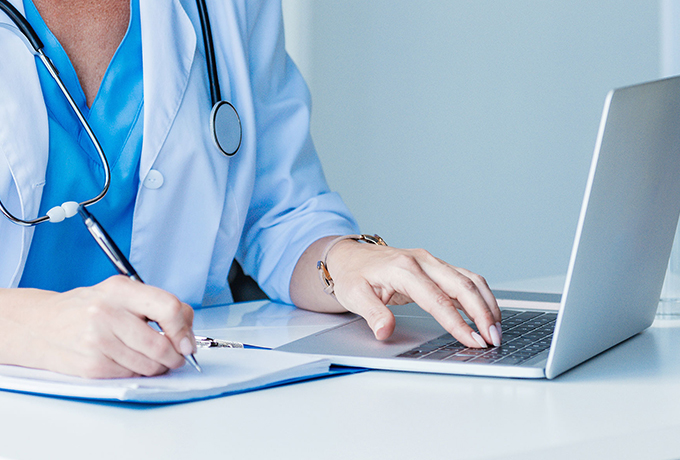 Health professional accessing support online
